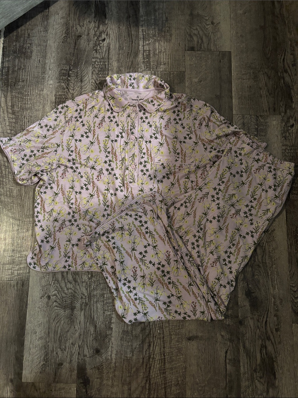 Tommy John Short Sleeve Top and Pant Pajama Set - Lavender Floral - Size Large
